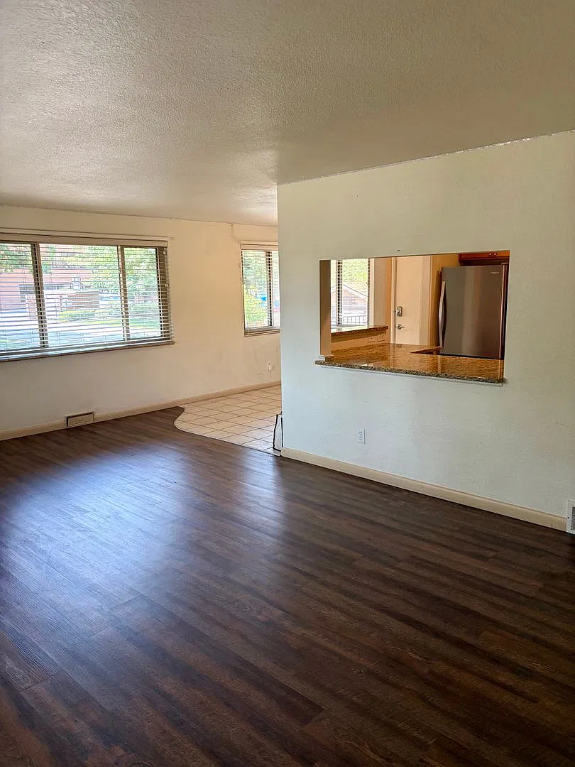 Available for 2027-2028 Fall Pre-Leasing: 4 bedroom house just steps from CU Campus — Photo 3