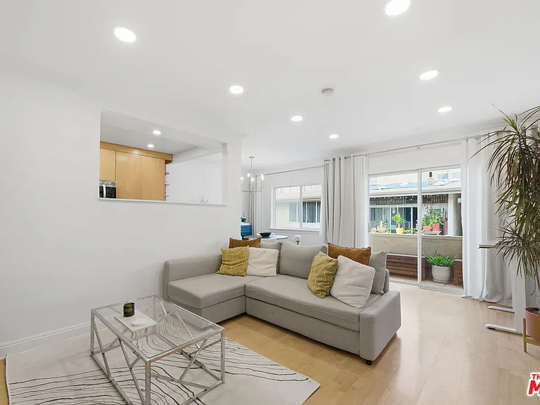 11718 Darlington Ave #7 — Photo 3