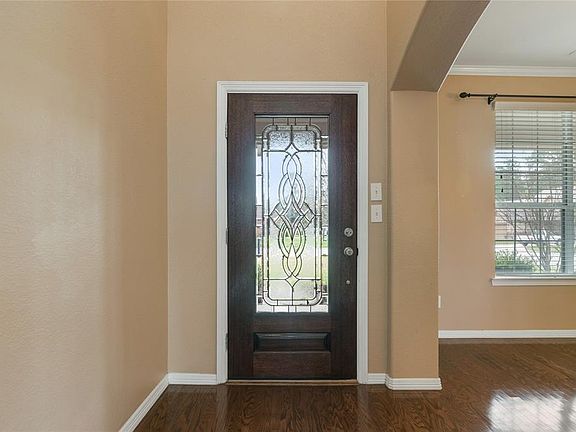 5th image of 703 Hinsdale