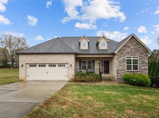 5220 Rocklyn Ct, Clemmons, NC 27012