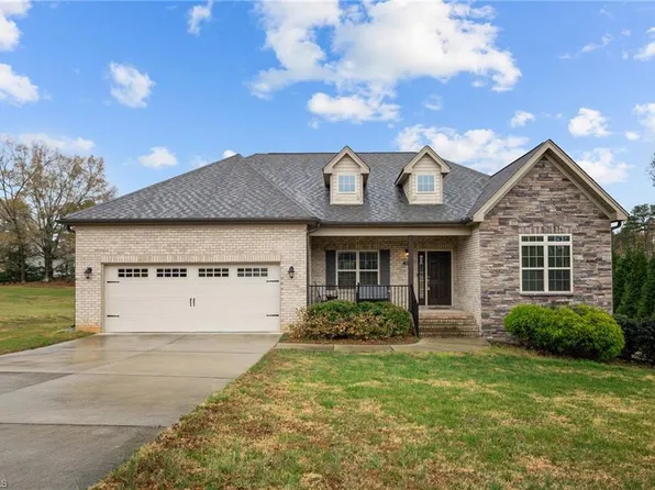 5220 Rocklyn Ct, Clemmons, NC 27012