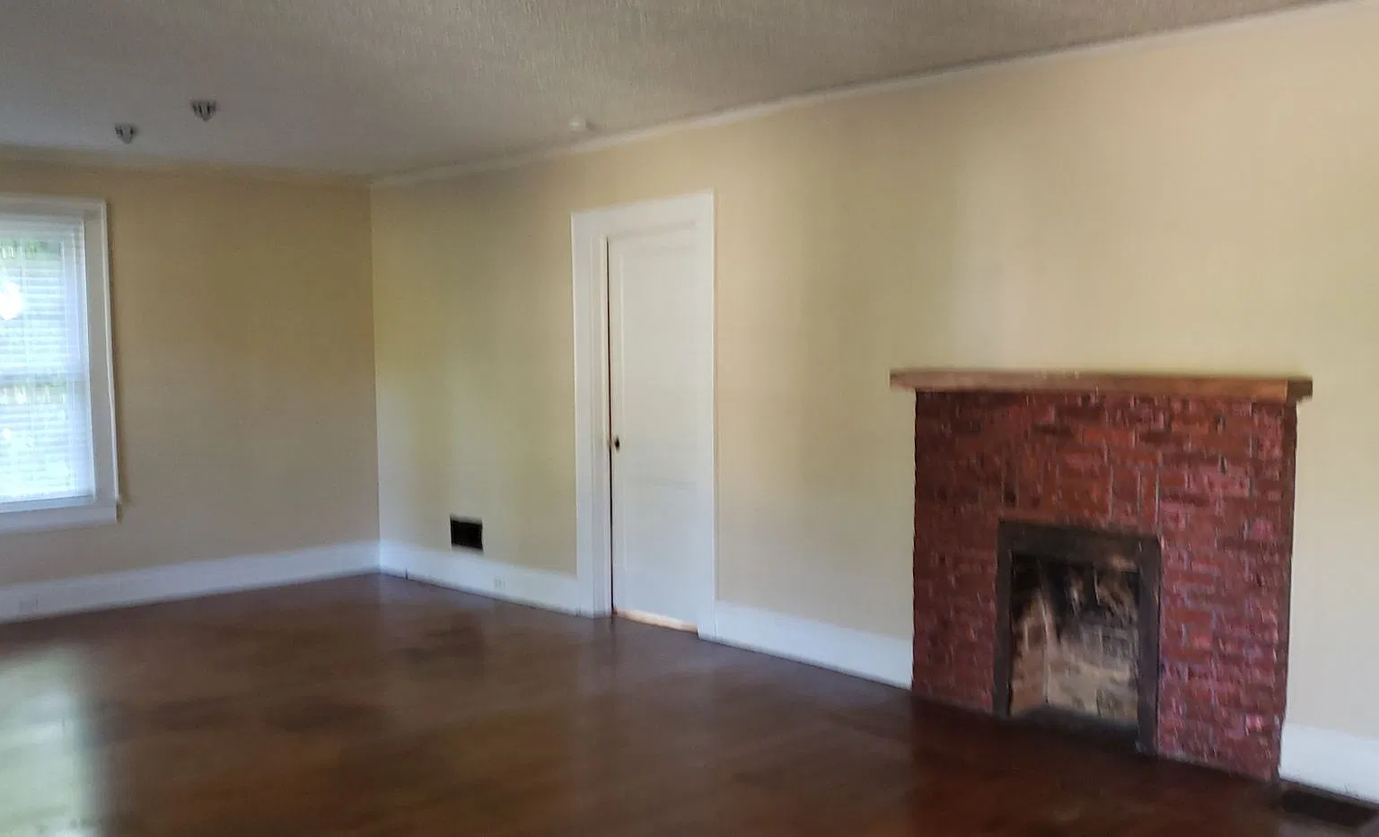Charming 3 BR / 2 BA home (with a flex/bonus room) on Charlotte Ave! — Photo 4