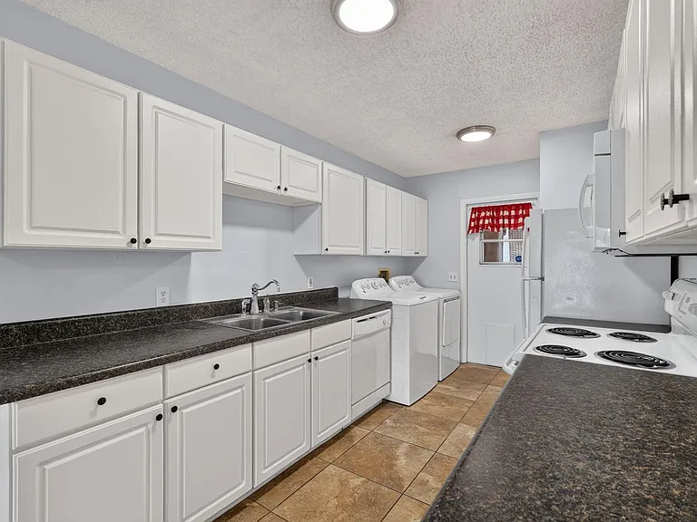 12310 Tavares Ridge Ct — Photo 11