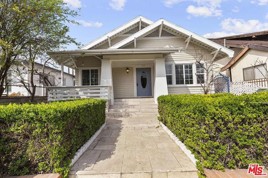 3 bed, 2.0 bath, 1427 sqft, $5,300 — Photo 1