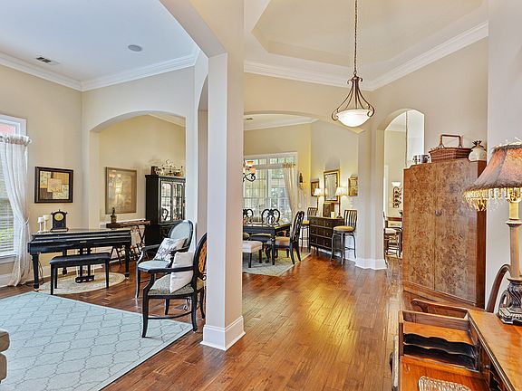3rd image of 3266 Winthrop Cir