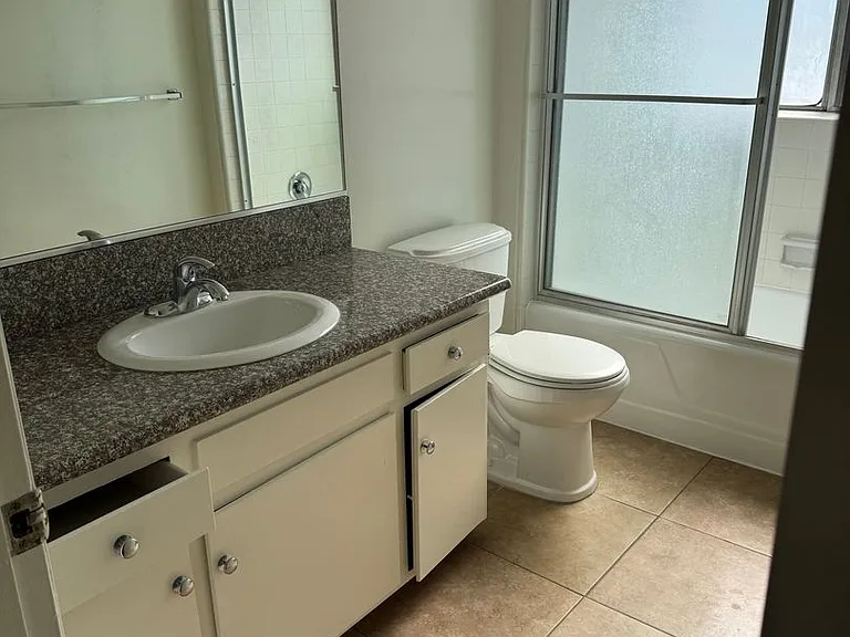 045 - Jackson Apartments — Photo 11