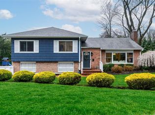 1 E View Ct, Pt Washington, NY 11050