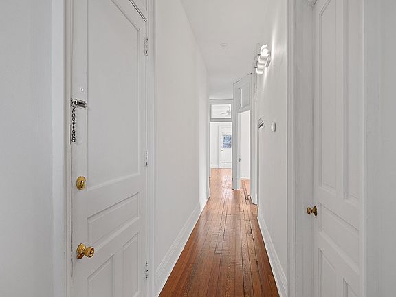 2nd image of 508 Greenup St #4