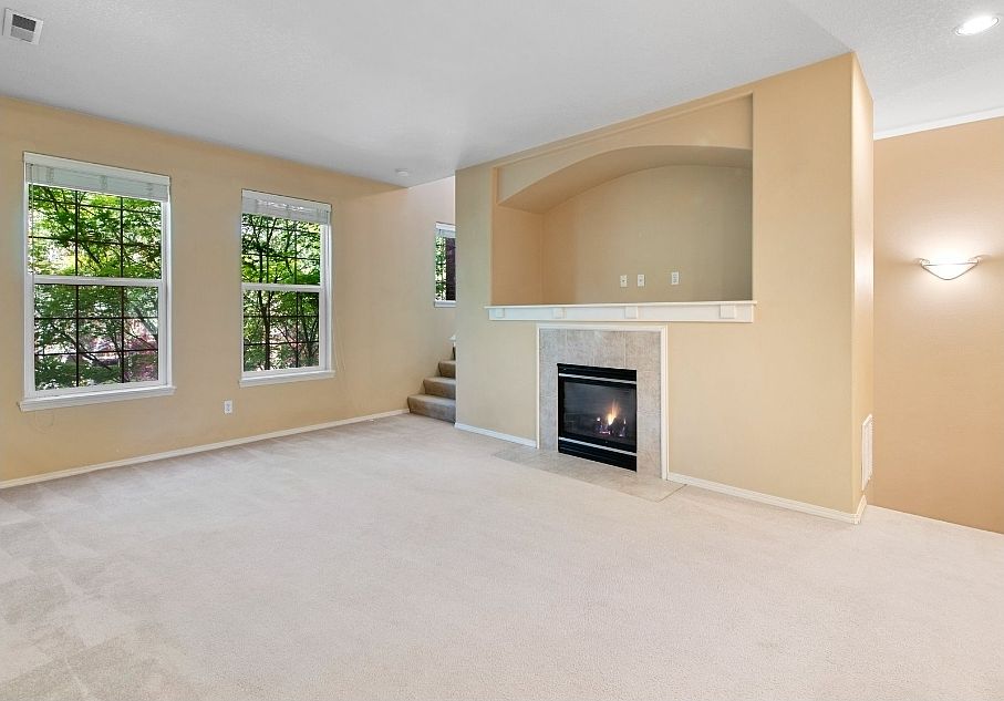 1st image of 816 NE Caden Ave