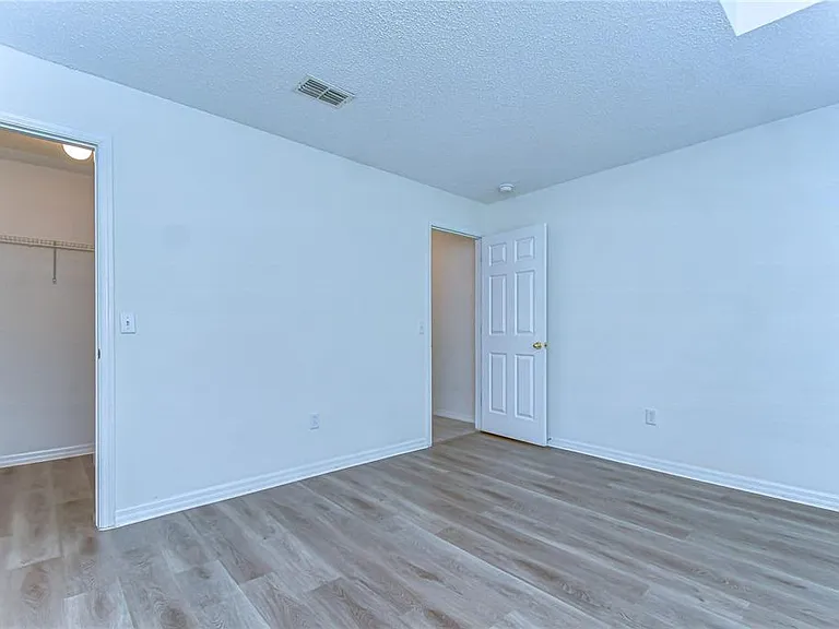 18303 Elmhurst Ln — Photo 6