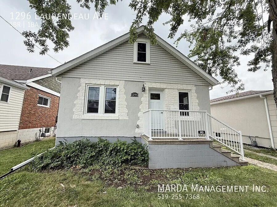 1296 Laurendeau Ave