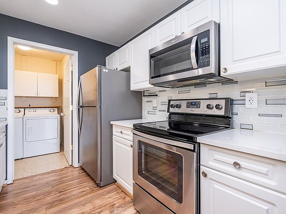 3rd image of 5362 Brookemonte Cir #1