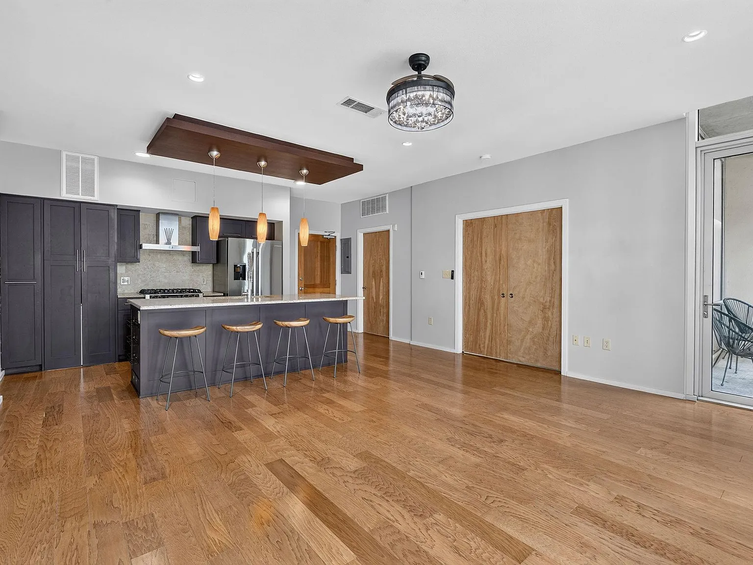 1 bed, 1.0 bath, 683 sqft, $2,300 — Photo 2
