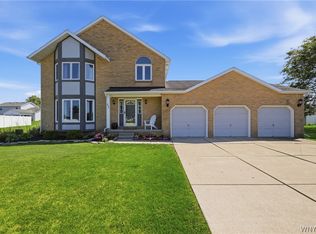 2654 Kenneth Ct, Niagara Falls, NY 14304
