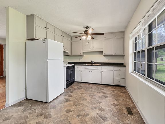 5th image of 8848 W Simpson Rd