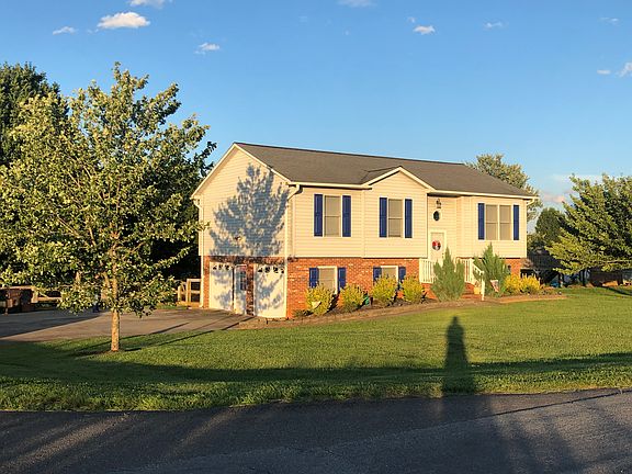 2nd image of 104 Cottonwood Dr