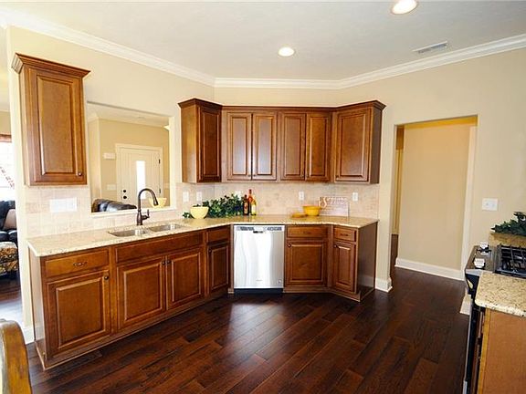 3rd image of 206 Muirfield Ct #117