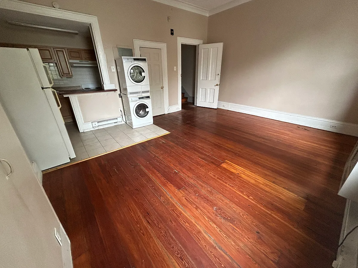 Building Photo - 4408 Chestnut St #2