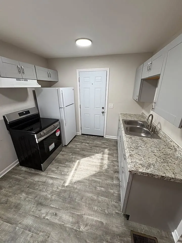 2 bed, 698 sqft, $1,550 — Photo 1