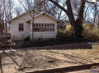 815 SW 2nd St, Topeka, KS 66603