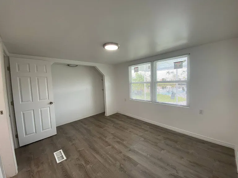 12 Shoreland Dr — Photo 5