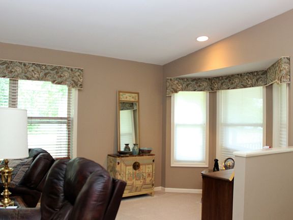 4th image of 2701 Bluegrass Ct