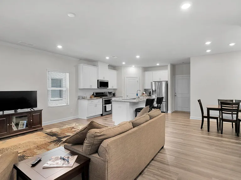 3109 Lisburn St — Photo 10