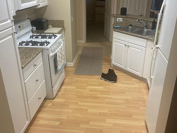 Spacious Kitchen. Gas stove