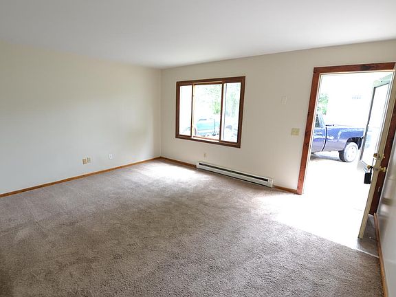 3rd image of 640 Meadowood Ln