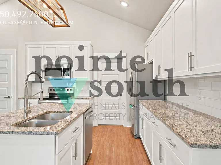 1010 N D St — Photo 7