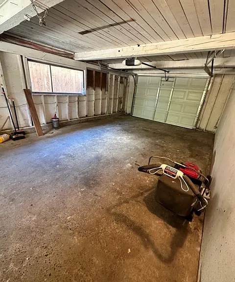 Garage wit EV Charger