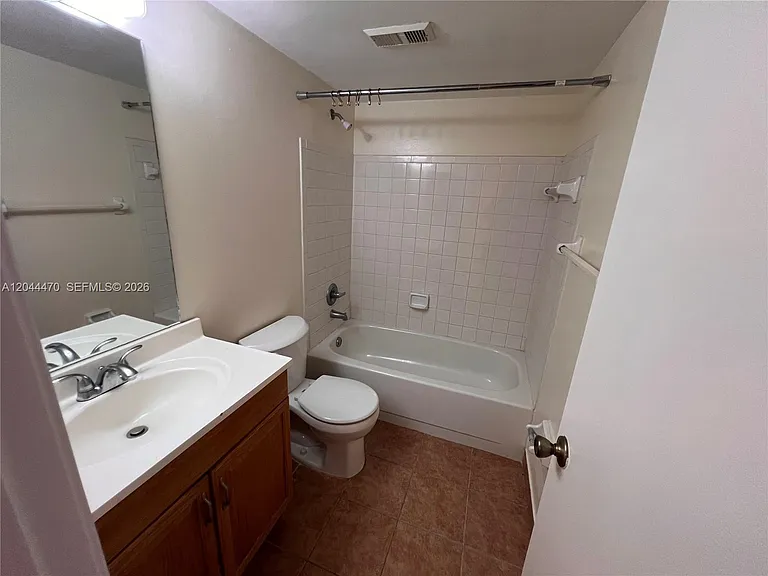 451 NW 100th Pl #101 — Photo 8
