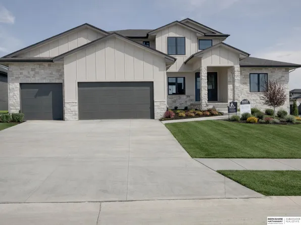 3661 219th St, Elkhorn, NE 68022