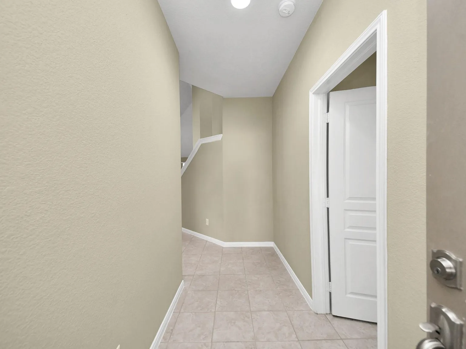 5 bed, 3.0 bath, 2717 sqft, $2,975 — Photo 4