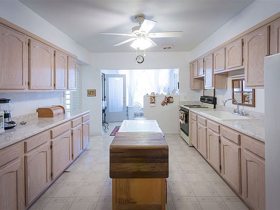 4th image of 601 S Lea Ave
