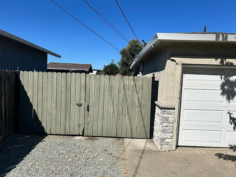 131 S Olive Ave — Photo 5