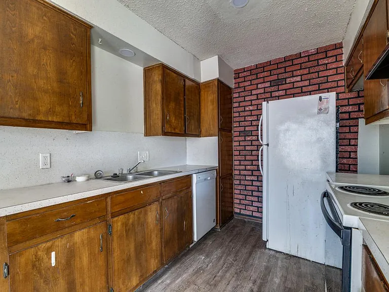 412 Craddock Ave — Photo 7