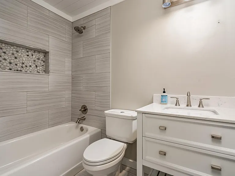 325 Dobbs Rd — Photo 19