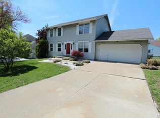 3 Democracy Cir, O'Fallon, MO 63368