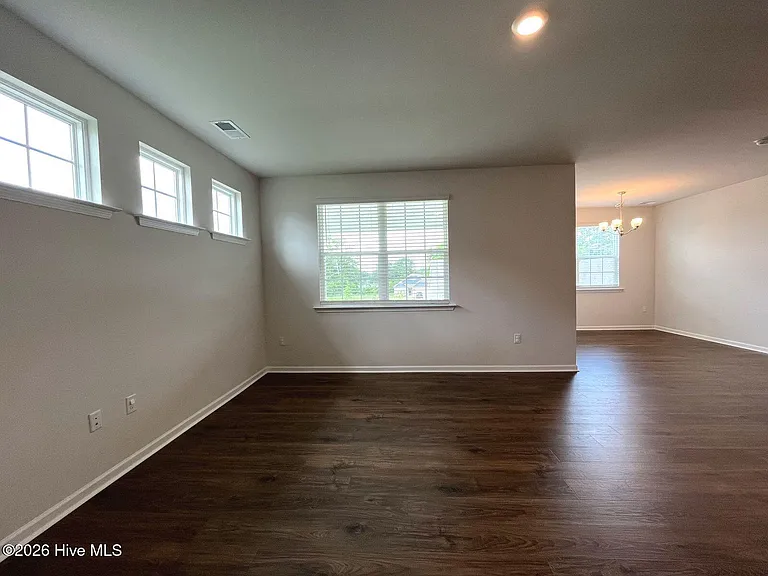 512 Ragapple Ln — Photo 6