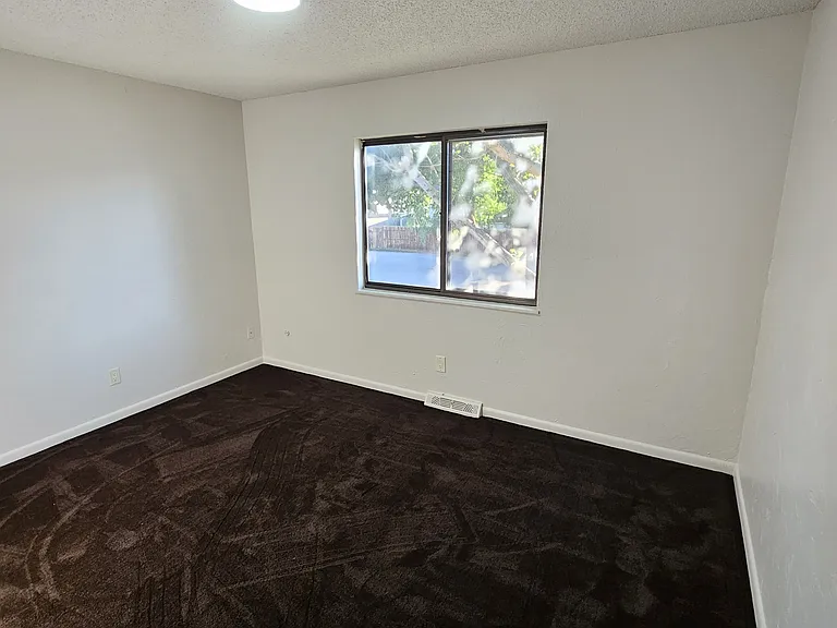 425 Cedar Ave — Photo 9