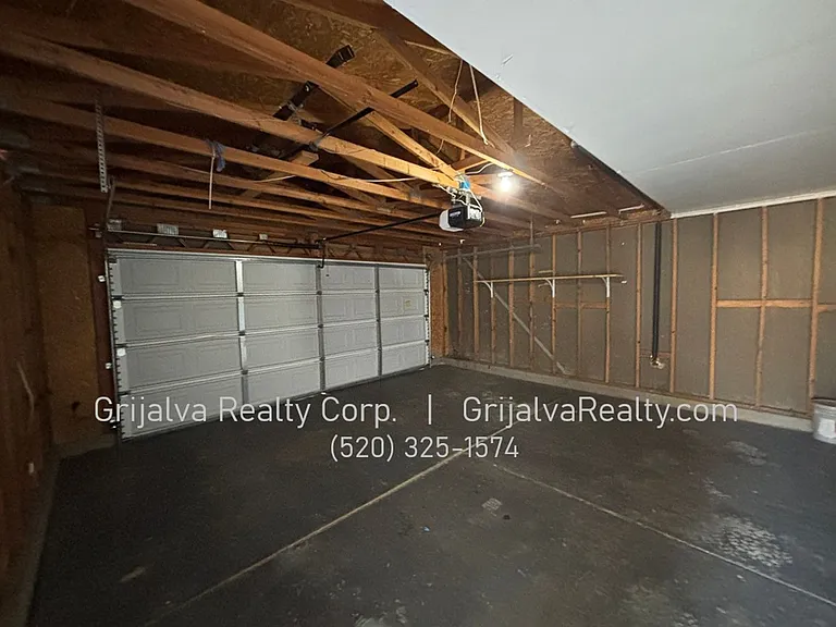 1821 W Mountain Oak Ln — Photo 15