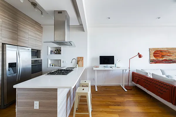 Rented by WIRE International Realty | media 8