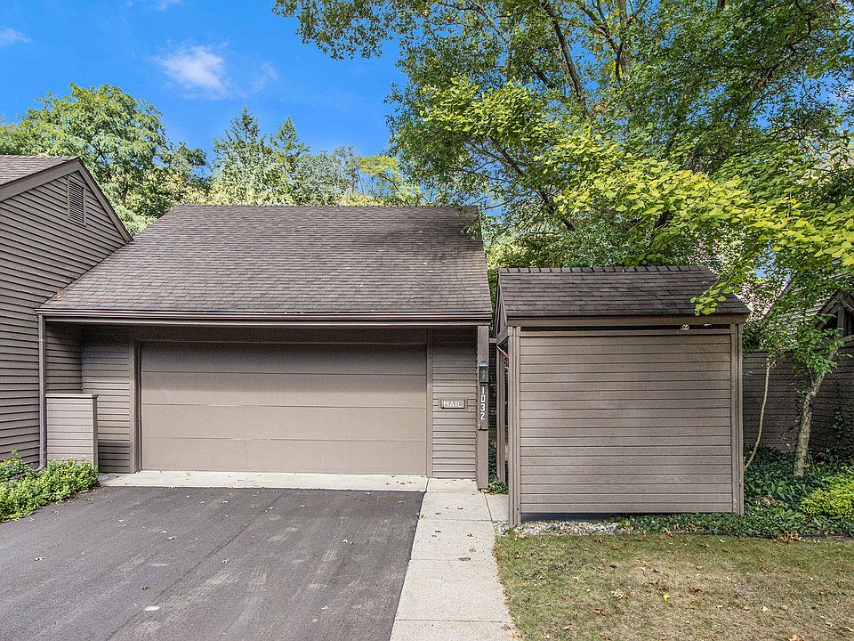 1st image of 1032 Essex Cir