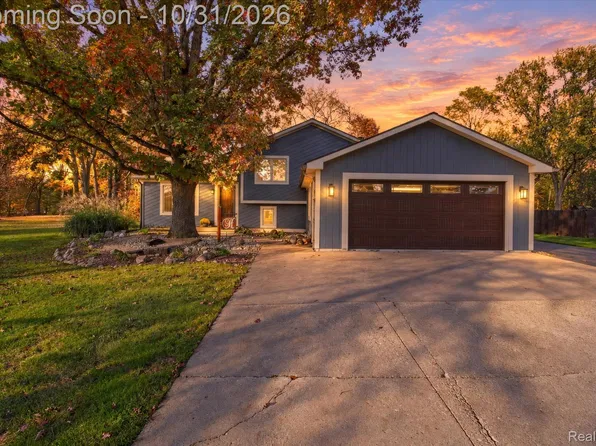 1923 E Davisburg Rd, Holly, MI 48442