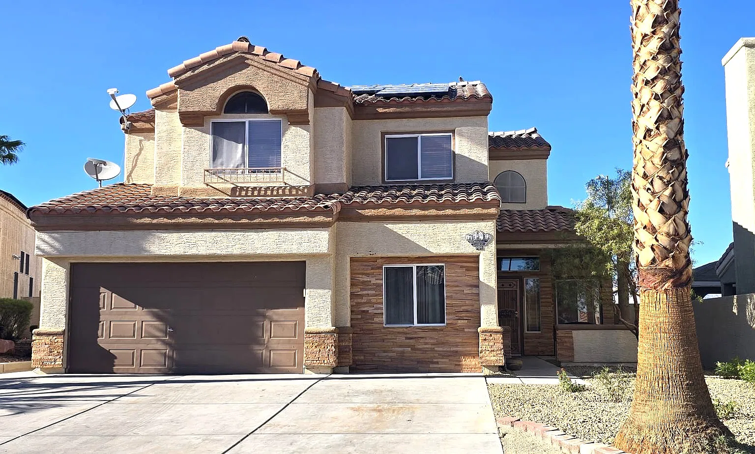 5 bed, 1980 sqft, $2,600 — Photo 1