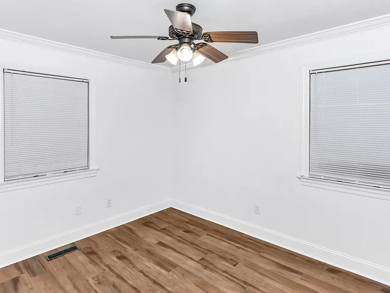 1401 McCullough Ave NE #8 — Photo 10