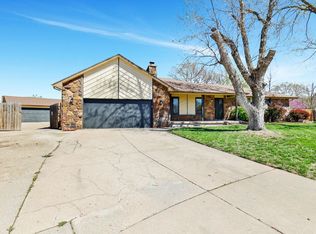 1100 S Woodlawn Heights Ct, Derby, KS 67037