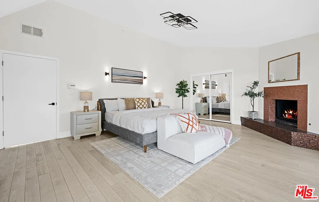 1121 Roberto Lane - 1 — Photo 4