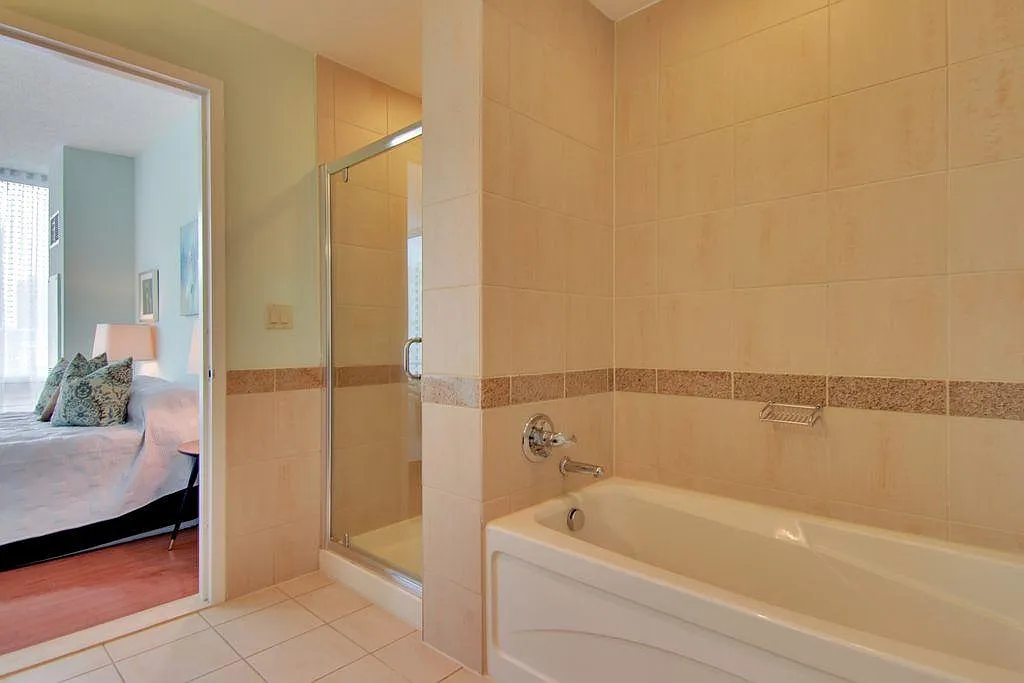 2 bed, 1335 sqft, $6,600 — Photo 3